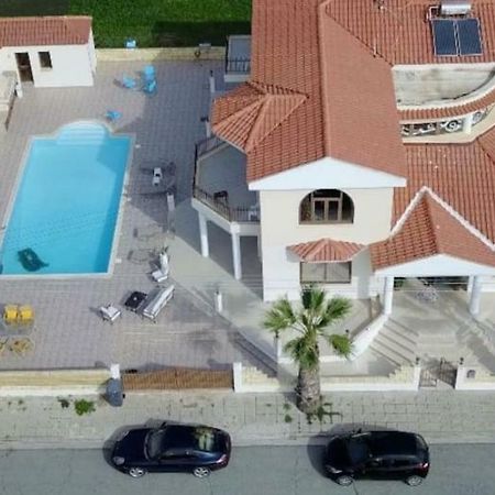Larnaca Mansion Ideal For 3 Families Or More Kültér fotó