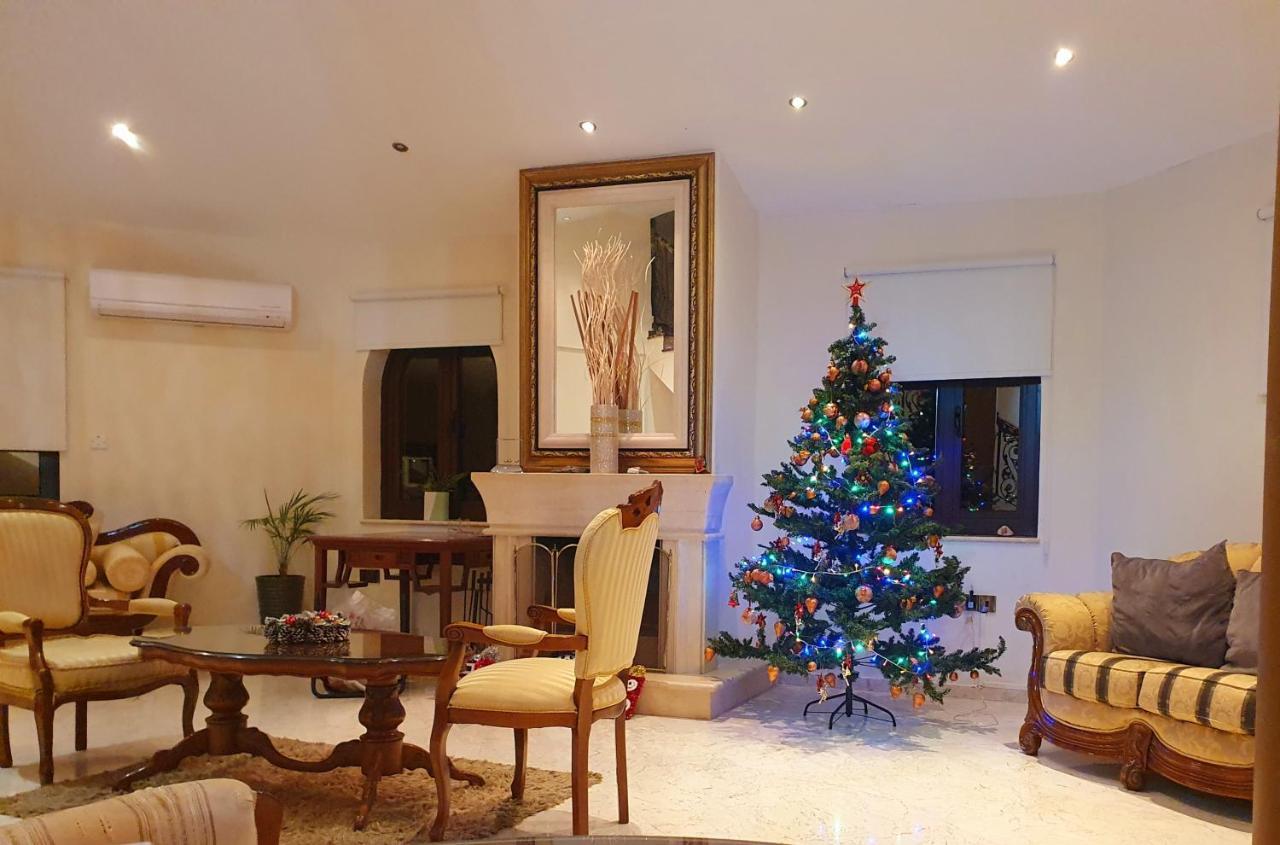 Larnaca Mansion Ideal For 3 Families Or More Kültér fotó