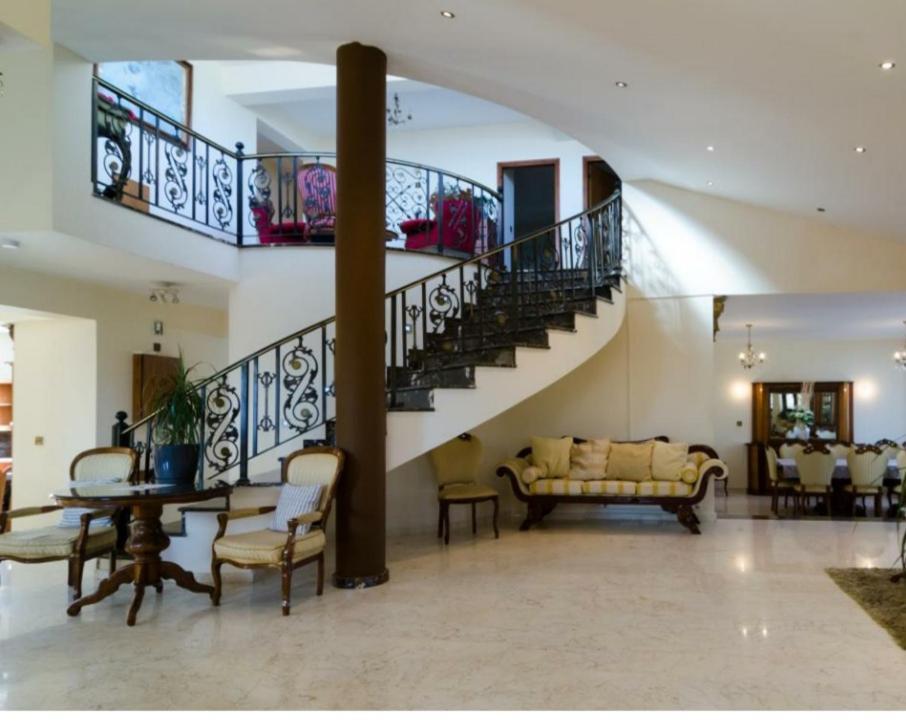 Larnaca Mansion Ideal For 3 Families Or More Kültér fotó