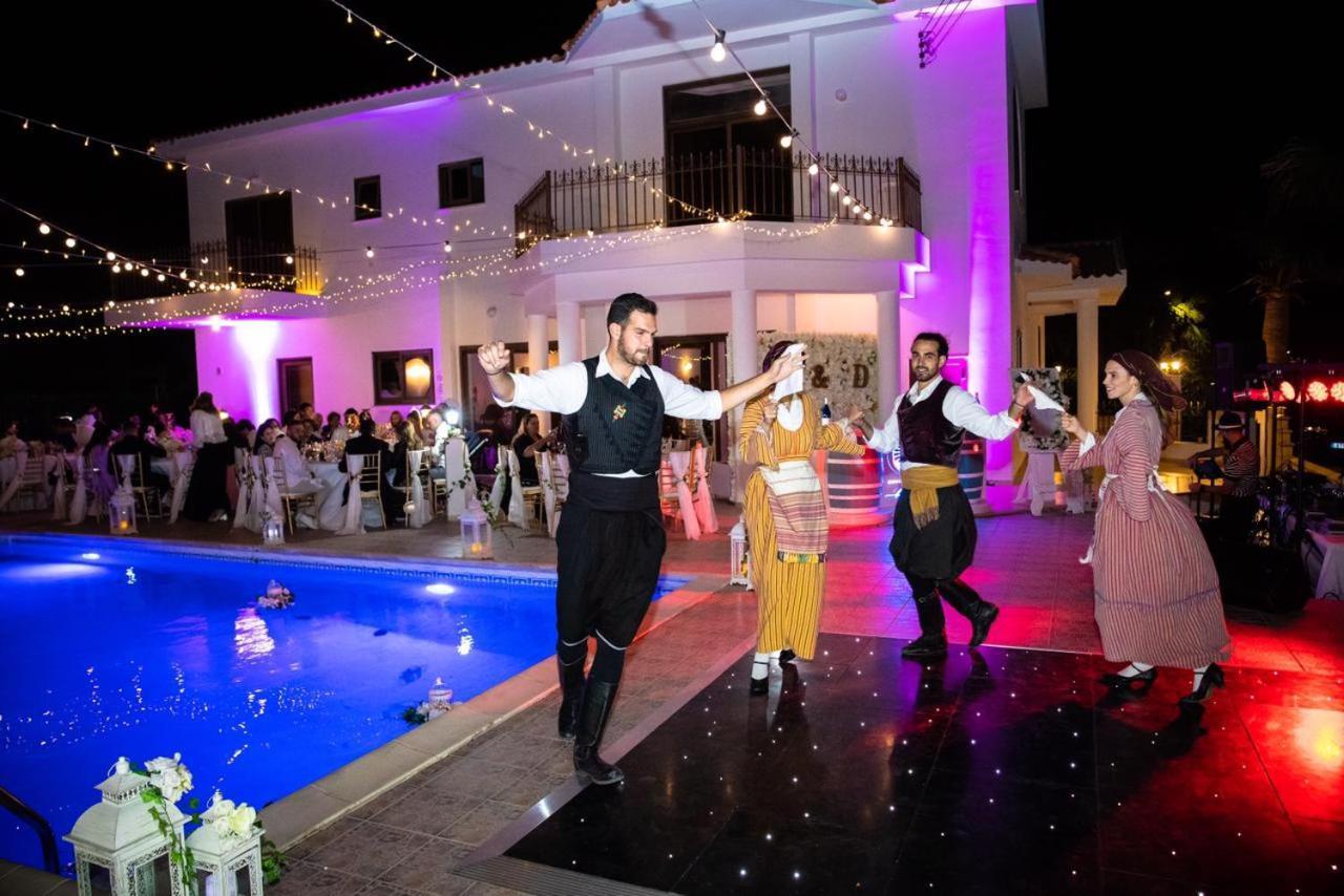 Larnaca Mansion Ideal For 3 Families Or More Kültér fotó