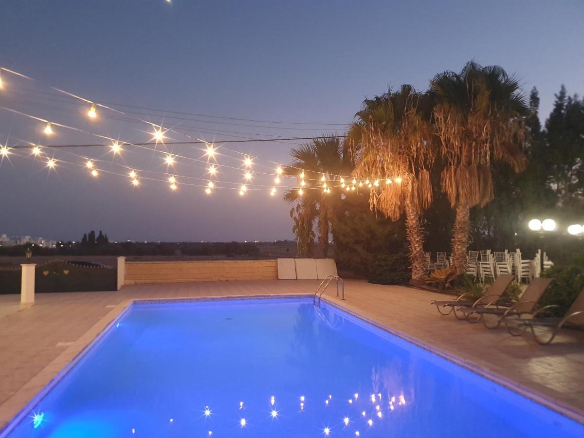 Larnaca Mansion Ideal For 3 Families Or More Kültér fotó