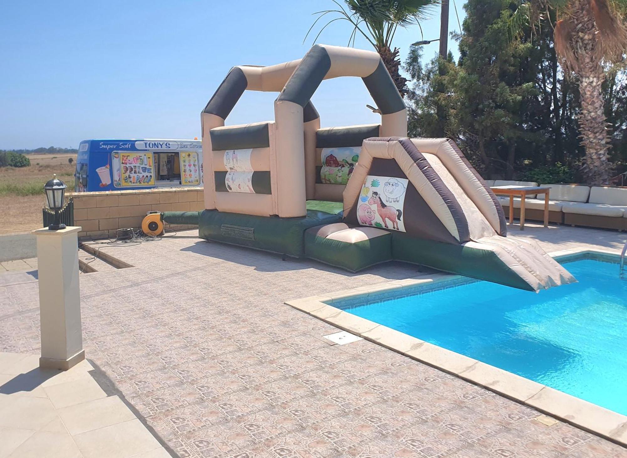 Larnaca Mansion Ideal For 3 Families Or More Szoba fotó