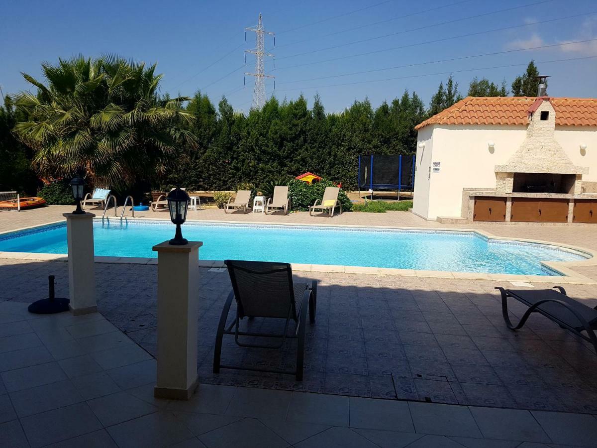 Larnaca Mansion Ideal For 3 Families Or More Kültér fotó