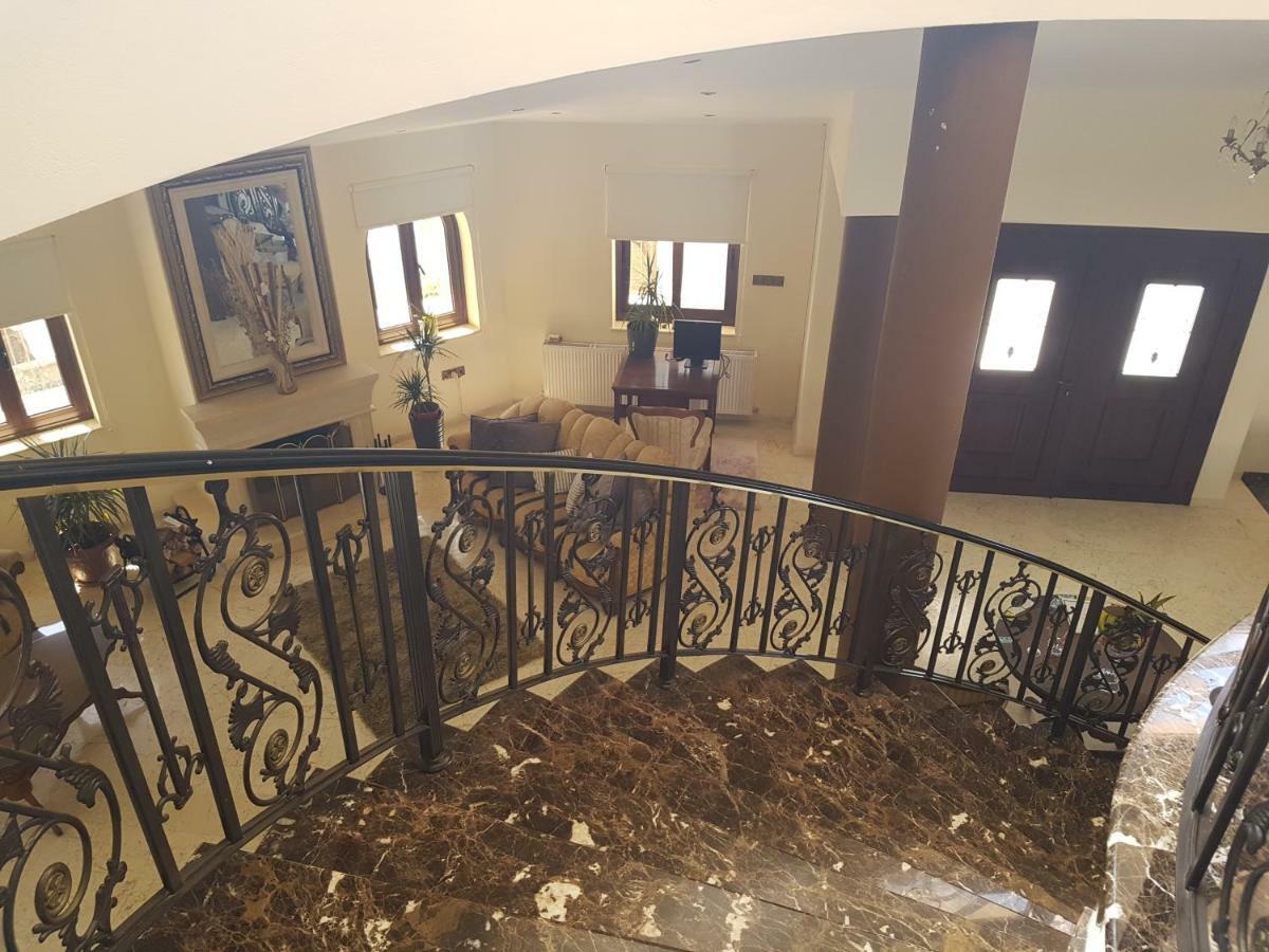 Larnaca Mansion Ideal For 3 Families Or More Kültér fotó