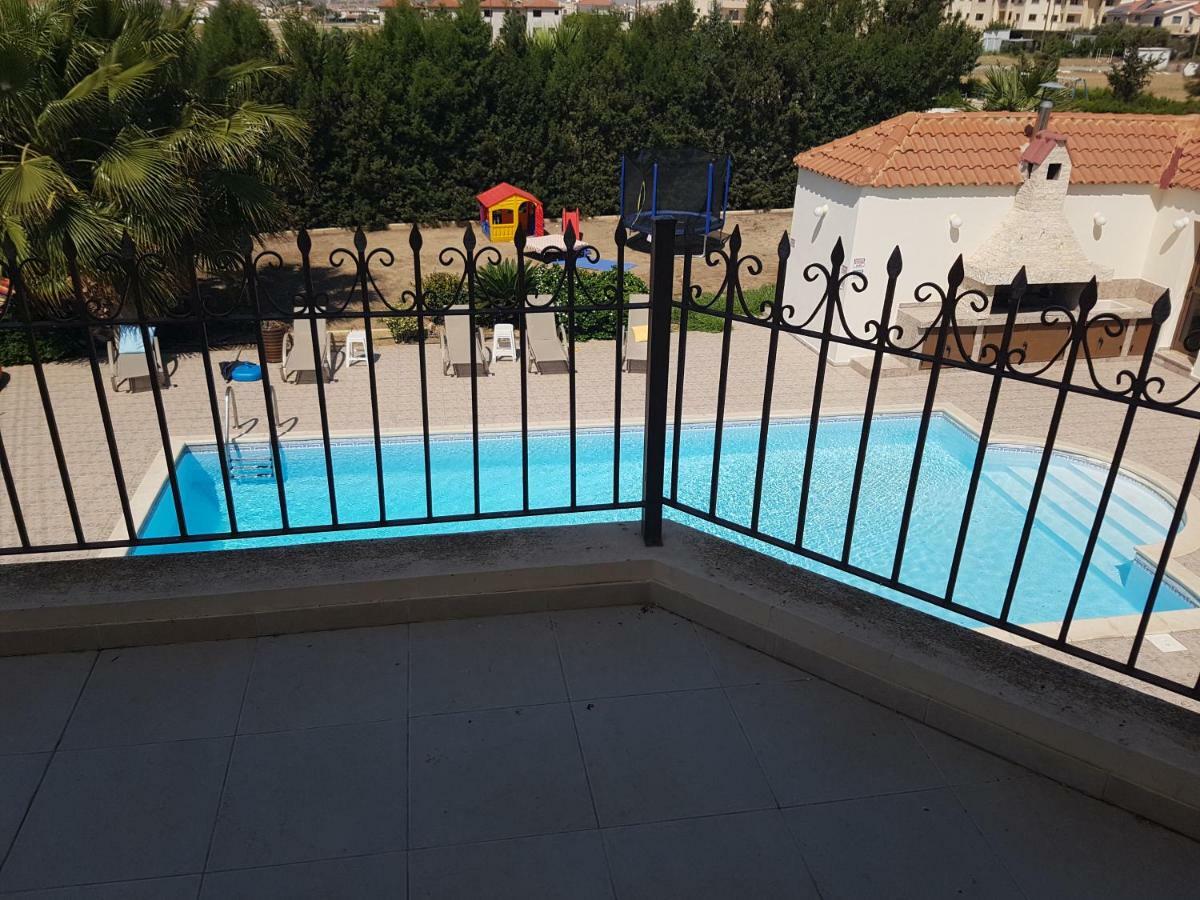 Larnaca Mansion Ideal For 3 Families Or More Kültér fotó