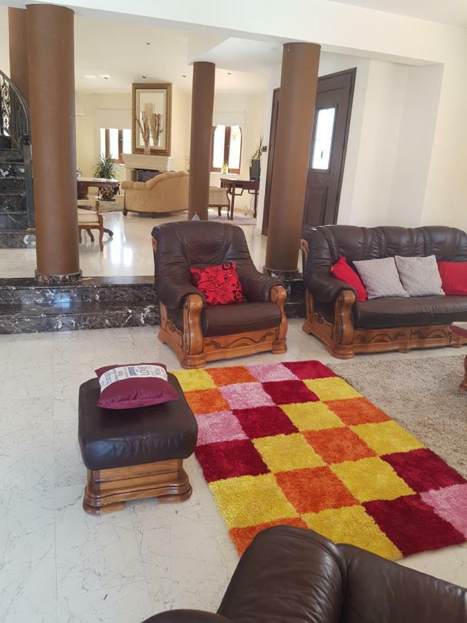 Larnaca Mansion Ideal For 3 Families Or More Kültér fotó