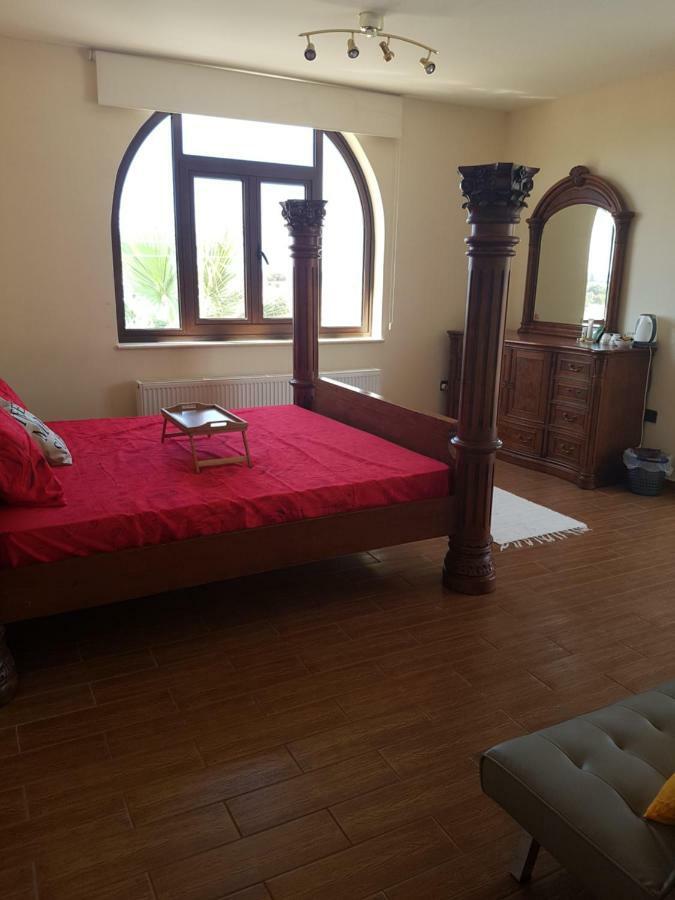 Larnaca Mansion Ideal For 3 Families Or More Kültér fotó