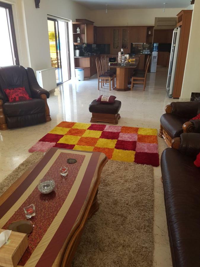 Larnaca Mansion Ideal For 3 Families Or More Kültér fotó