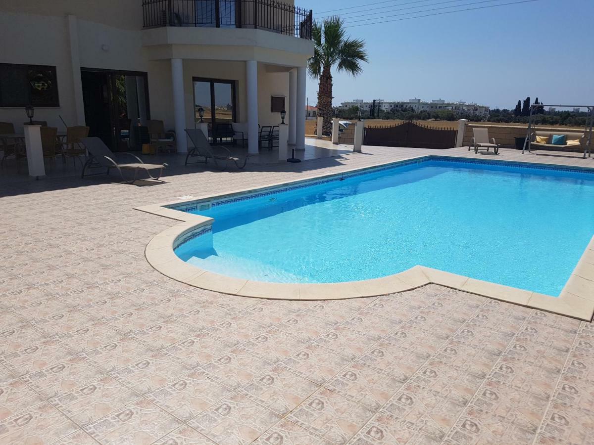 Larnaca Mansion Ideal For 3 Families Or More Kültér fotó