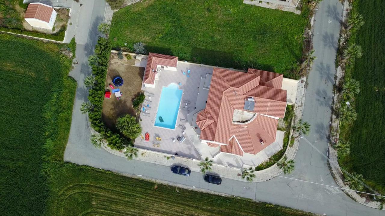 Larnaca Mansion Ideal For 3 Families Or More Kültér fotó