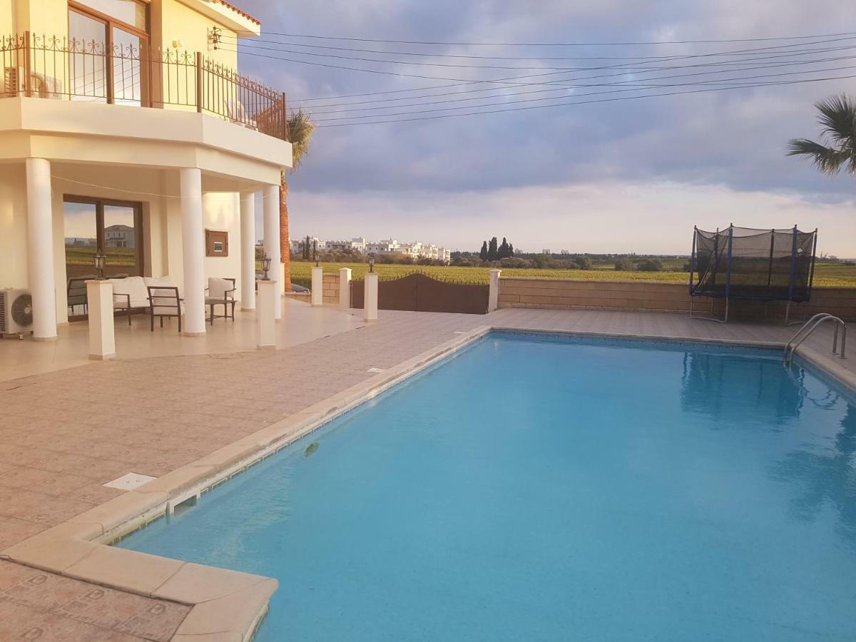 Larnaca Mansion Ideal For 3 Families Or More Kültér fotó