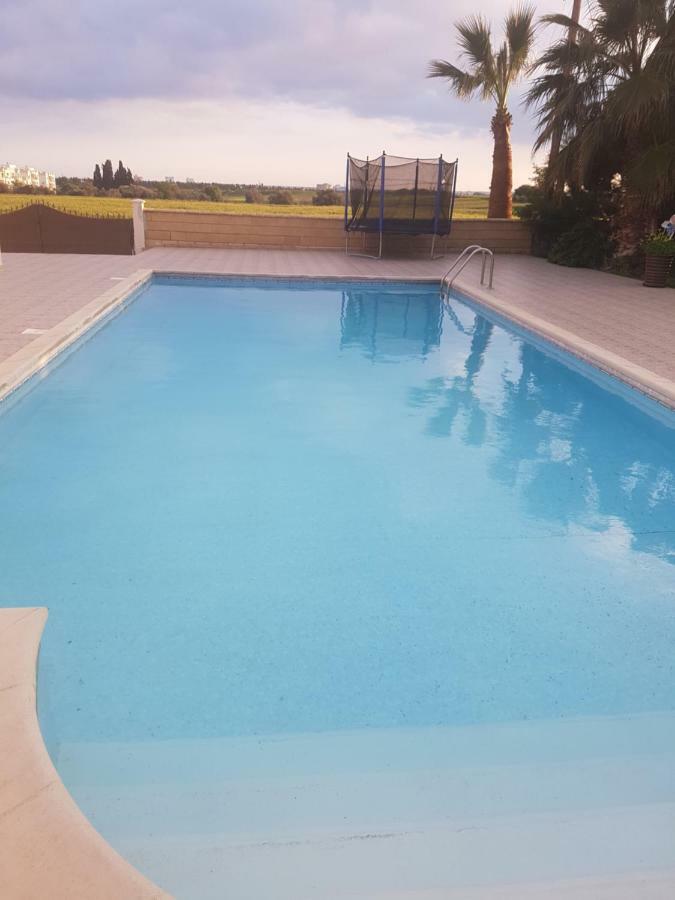Larnaca Mansion Ideal For 3 Families Or More Kültér fotó