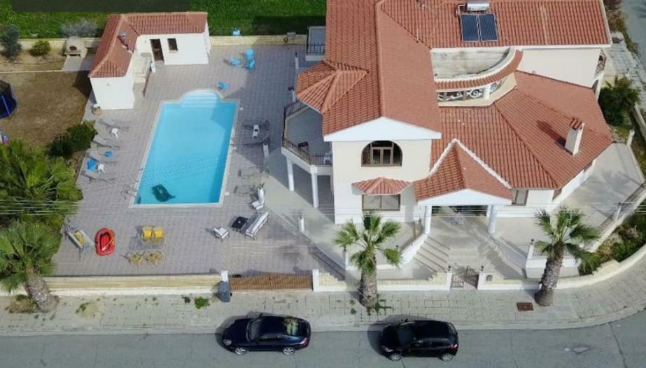 Larnaca Mansion Ideal For 3 Families Or More Kültér fotó